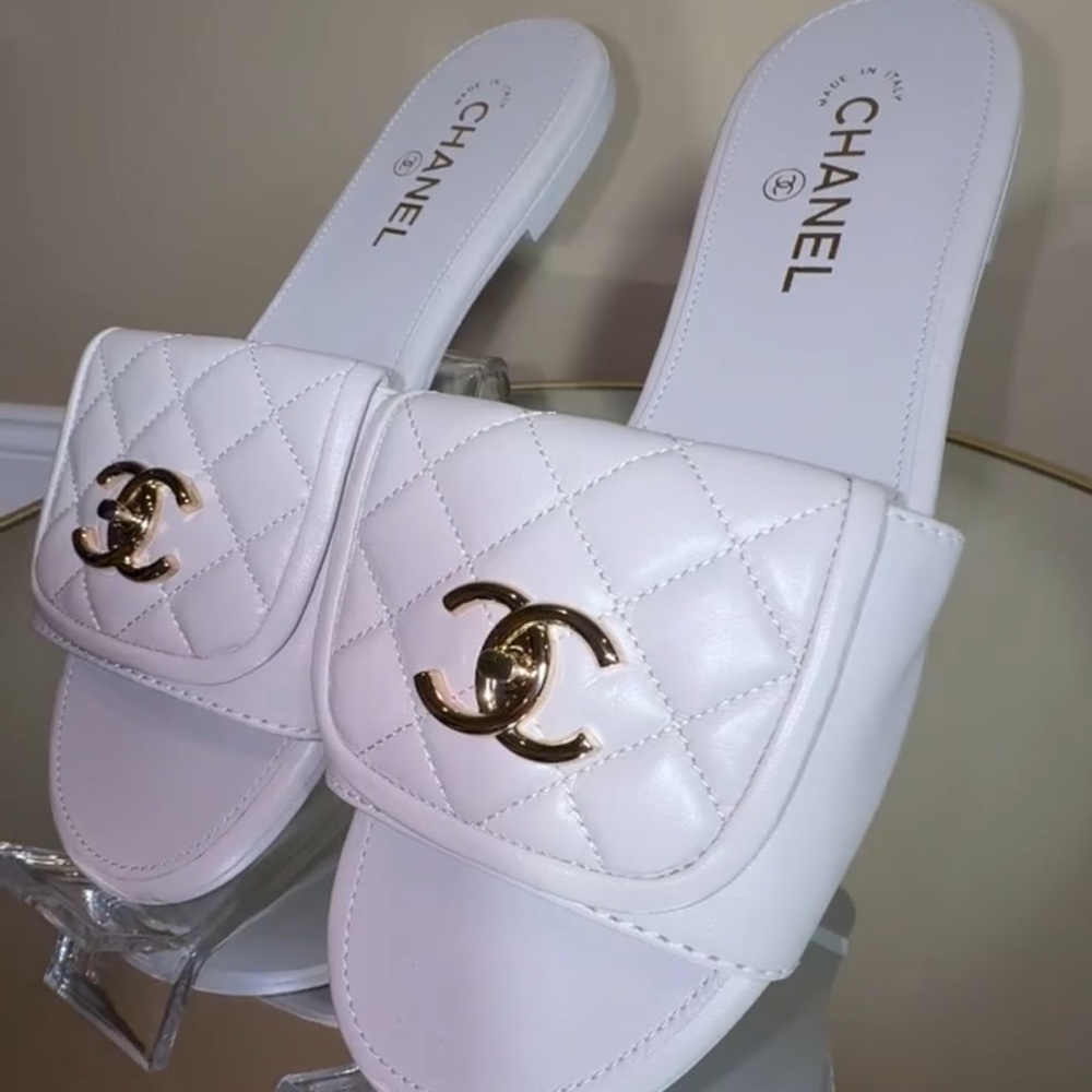 Chanel 25B Turnlock CC Interlocking logo Quilted leather sandals Sz 38.5 - Picture 11 of 15
